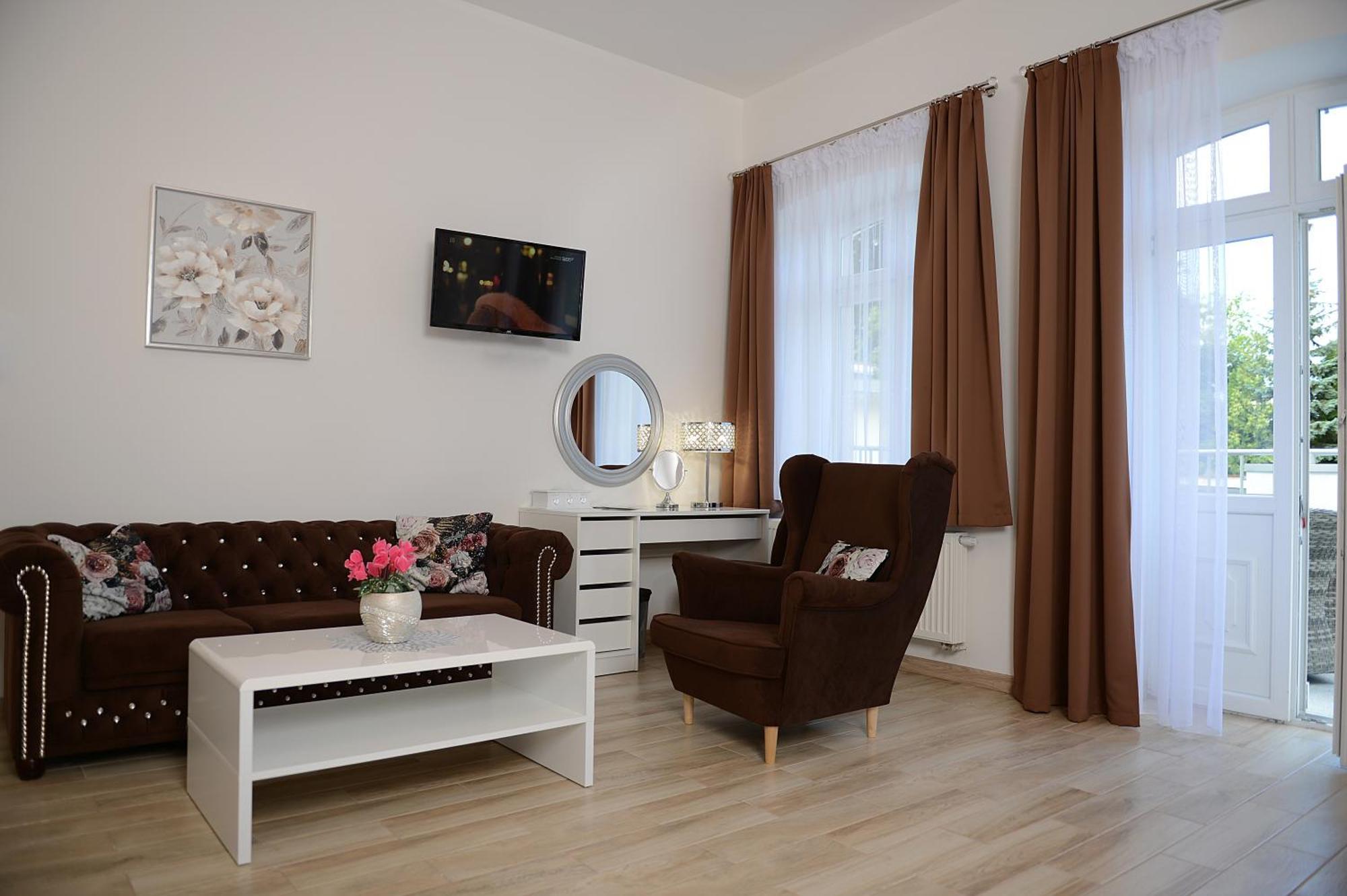 Rezydencja Mysliwska - Apartamenty コシャリン エクステリア 写真