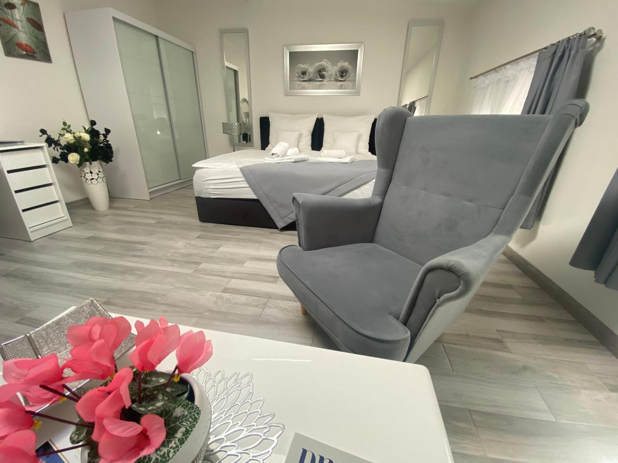 Rezydencja Mysliwska - Apartamenty コシャリン エクステリア 写真